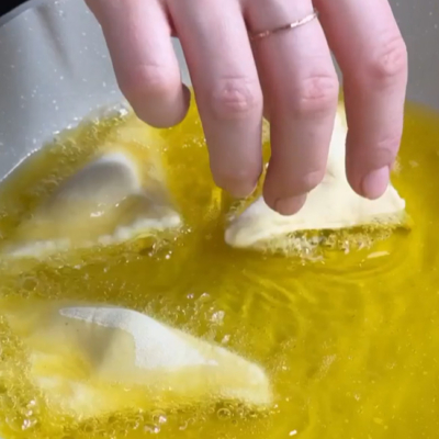 Polsterzipf werden in Fett ausgebacken