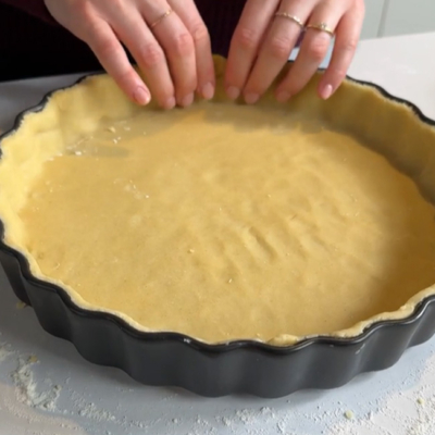 Bio-Mürbeteig in einer Backform