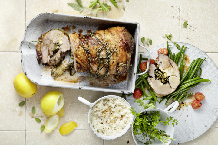 Lamm-Rollbraten mit Kräuterfüllung & Parmesanrisotto