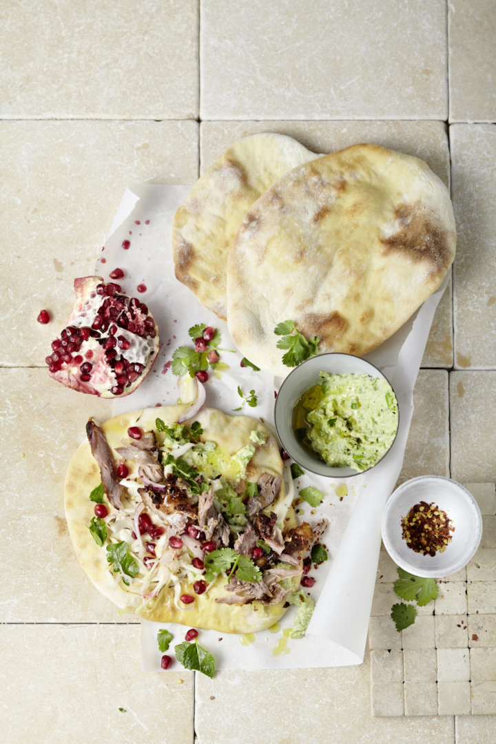 Pulled Lammstelze mit Hummus & Flat Bread
