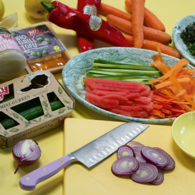 Kleingeschnittenes Gemüse auf einem Teller