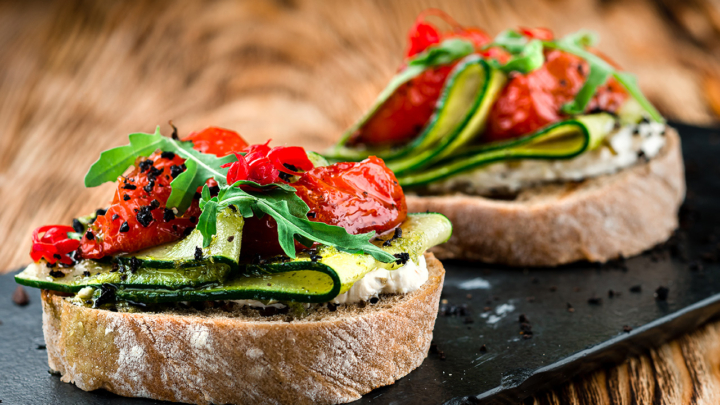 Gurken-Chili-Senf-Bruschetta