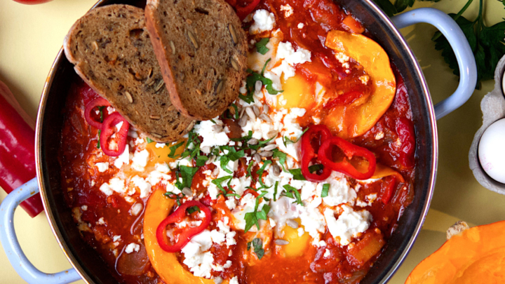 Kürbis Shakshuka mit Herbstbrot