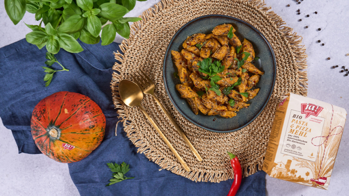 Kürbis-Scherennudeln mit Salbei