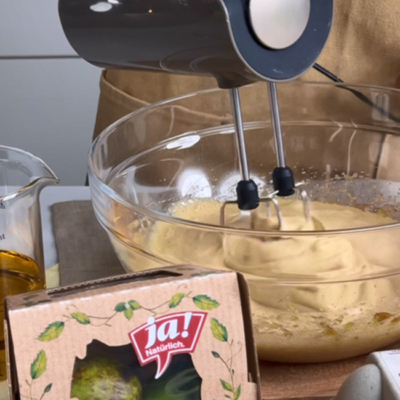 Teig wird in einer Schüssel angerührt