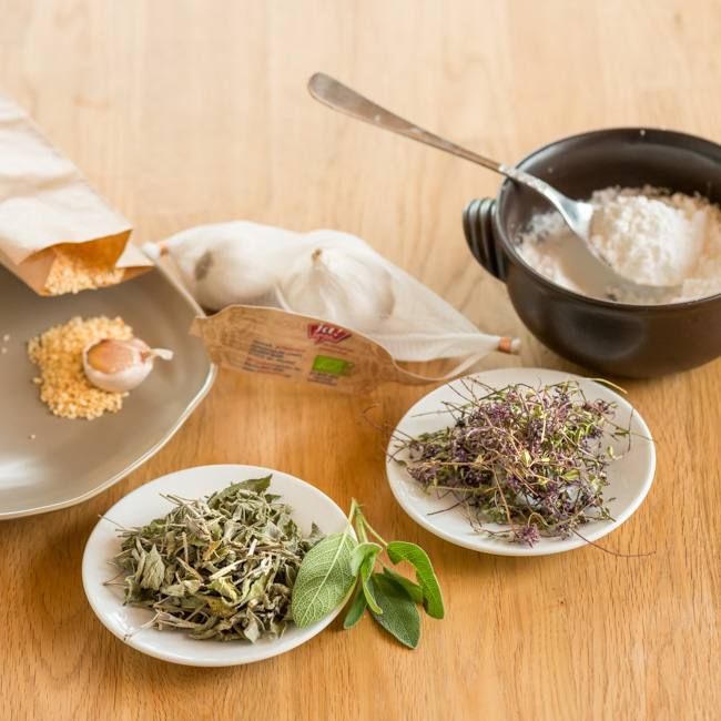 Andrea Rieders Kräuter-Knoblauch-Fußpuder