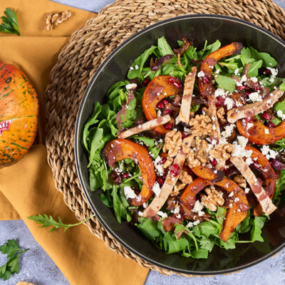 Fertiges Gericht mit Ofenkürbis und Schweinesteak