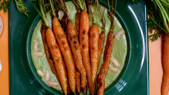 Scary Carrots mit Bohnenhummus