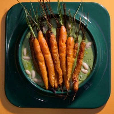 Karotten auf dem Humus anrichten!