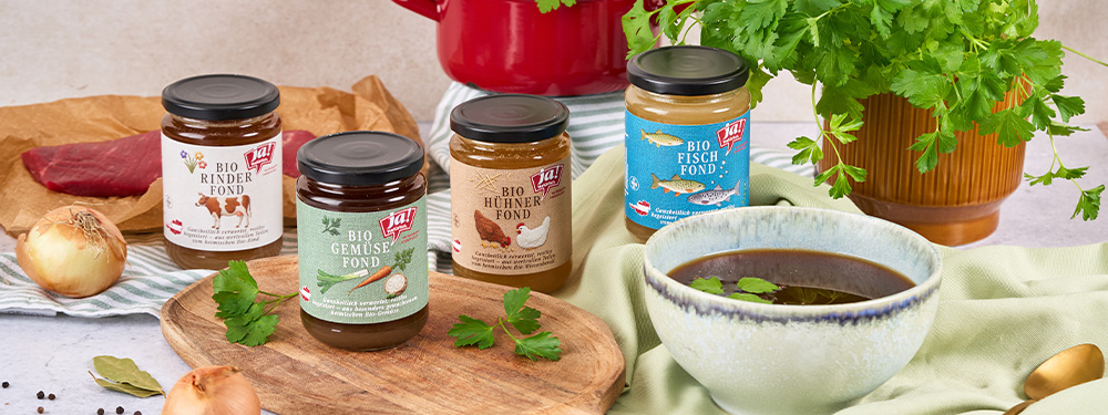 Ja! Natürlich Bio-Fonds im Glas mit angerichtete mit frischem Bio-Gemüse