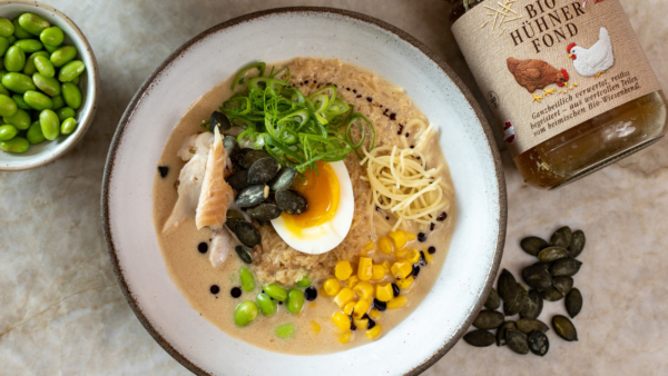 Ramen mit wachsweichem Ei & geräuchertem Bio-Saibling