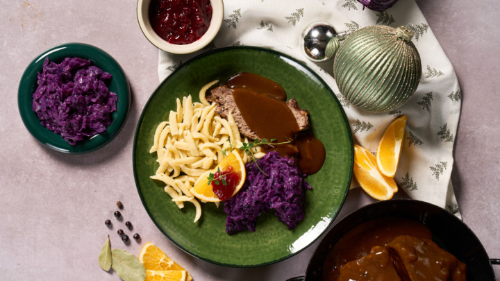 Sauerbraten mit Nockerl und Rotkraut