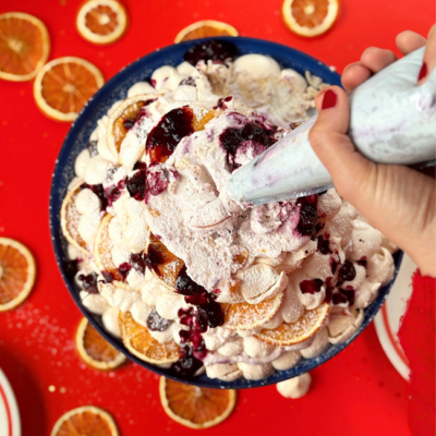 Torte wird angerichtet