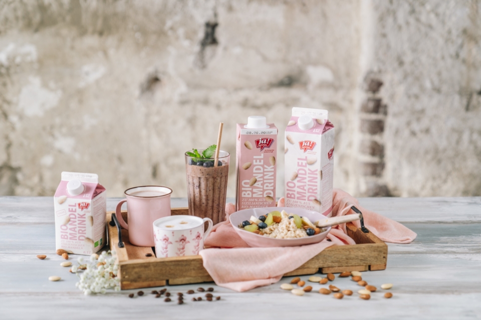 Frischer Bio-Mandeldrink – die vegane Alternative