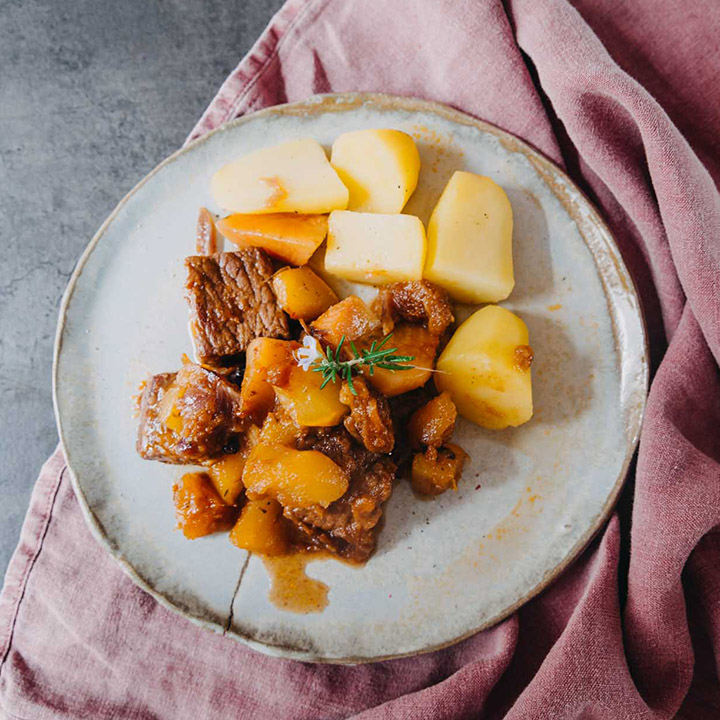 Herbstliche Tajine mit Bio-Weidejungrind und Kürbis