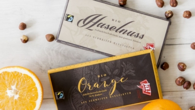 Ja! Natürlich Bio-Orangen- und Haselnussschokolade.