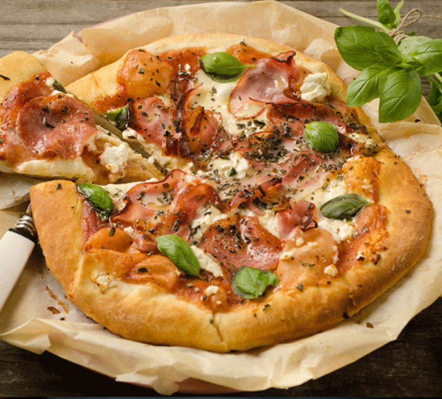 Eine Pizza auf einem Teller.