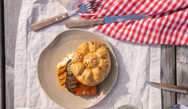 Veggie-Burger mit Halloumi und Grillgemüse