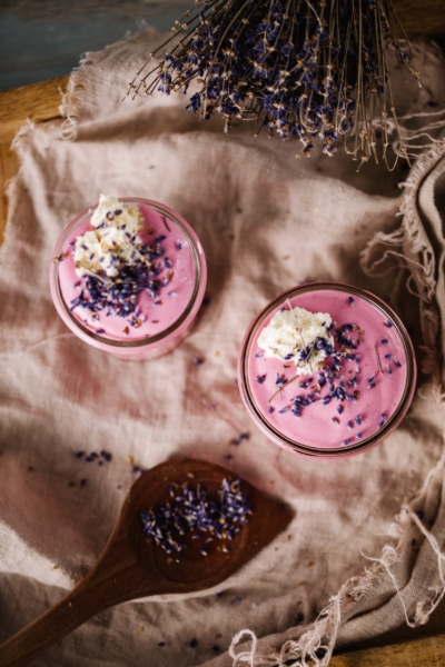 Bio-Johannisbeer-Mousse im Glas.