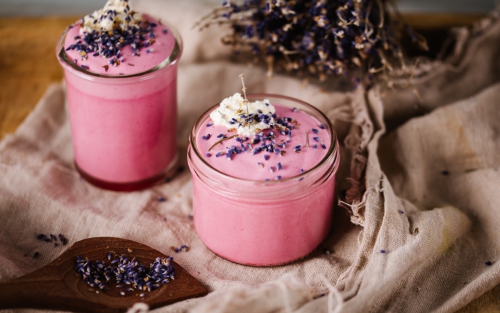 Schnelles Johannisbeer-Mousse im Glas