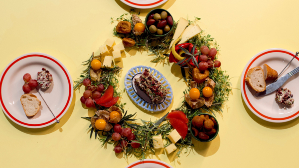 Essbarer Adventskranz mit Cream Cheese Log