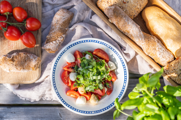 Mozzarella-Tomaten-Rucola-Salat