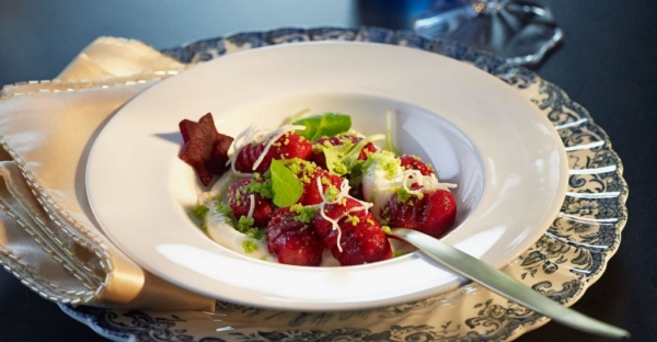 Rote Rüben Gnocchi mit Krenmousse