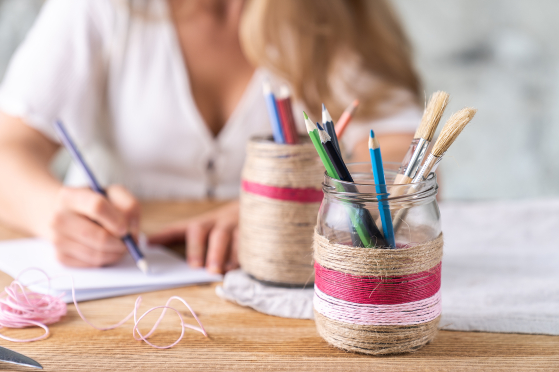 Upcycling: DIY Stiftehalter aus unseren Joghurtgläsern