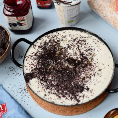 Baked Germknödel Oats mit Zwetschkenröster und Vanillejoghurt