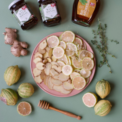 Tigerzitronen fein geschnitten auf einem Teller