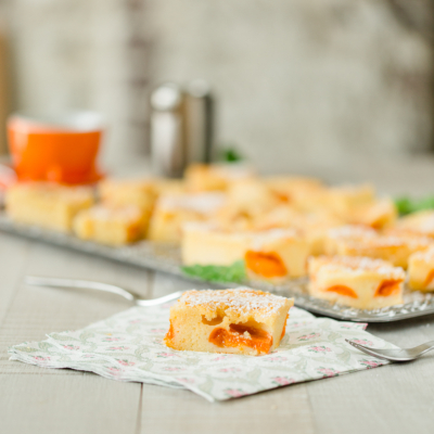 Marillenkuchenstücke.