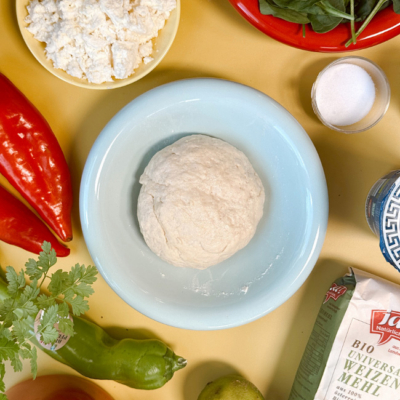 Bio-Teig für Flatbreads in Schale