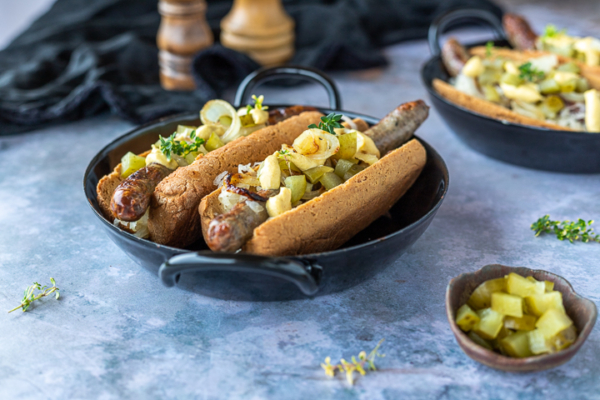 Low-Carb Hotdog mit Lammbratwürstel, Sauerkraut & Senf