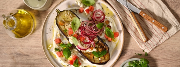 Geröstete Bio-Melanzani mit Buchweizen, Tomaten & Schafjoghurt
