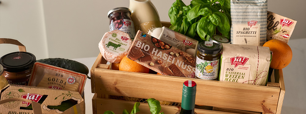 Ja! Natürlich Produkte und Verpackungen in einer Kiste