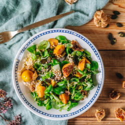 Wintersalat mit Bio-Goldhirse und Kernen sowie Saaten.
