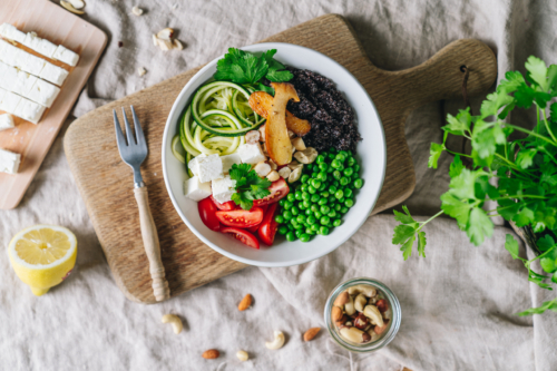 Eine Bio-Amaranth-Bowl auf einem Tisch.