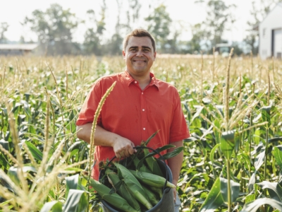 Andreas Sam mit Gemüsekorb - Ja! Natürlich