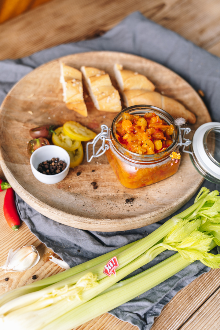 Tomaten-Stangensellerie-Chutney
