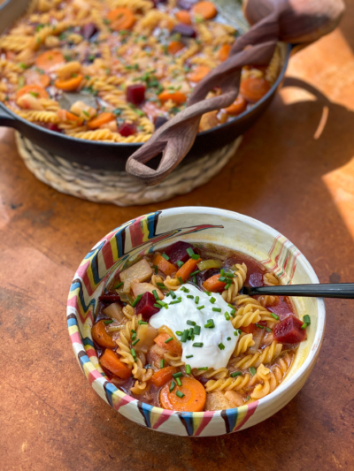 Spirelli Wurzelgemüse-Sauerrahm-Eintopf | Rezept – Ja! Natürlich