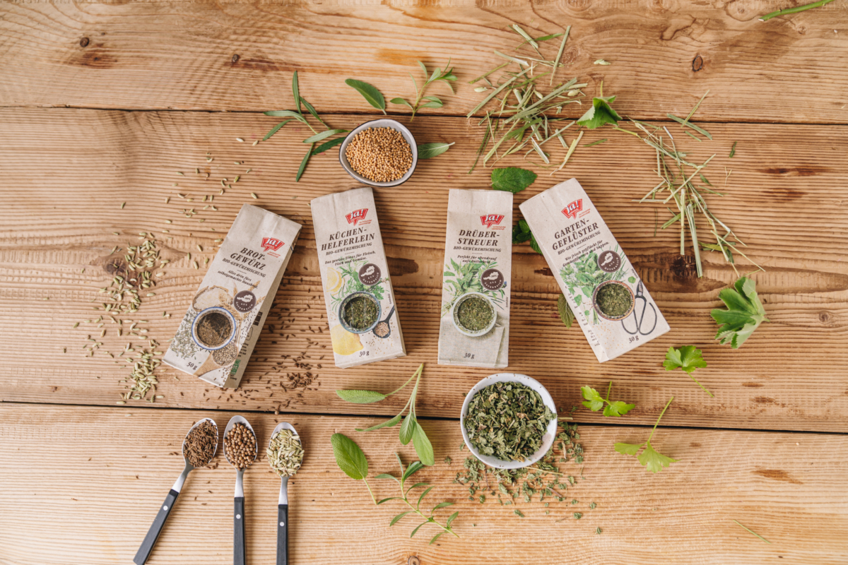 Verschiedene Bio-Gewürzmischungen von Ja! Natürlich.