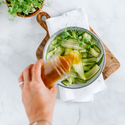 Marinieren von Gurkenscheiben