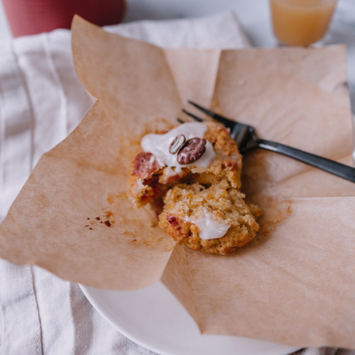 Apfel-Kürbismuffin am Teller