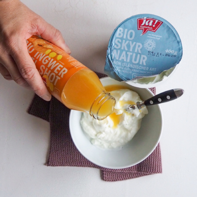 Skyr und Ingwer-Apfel-Shot