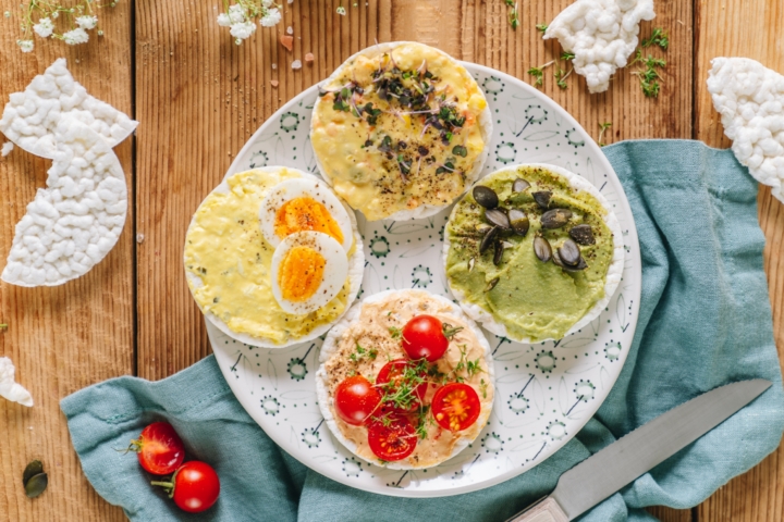 Bunte Reiswaffelsnacks