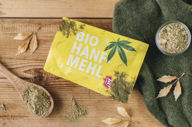 Eine Packung Ja! Natürlich Bio-Hanfmehl.