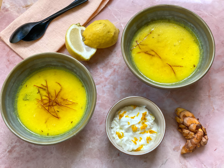 Joghurt-Kurkuma Suppe (Kadhi auf Indisch)
