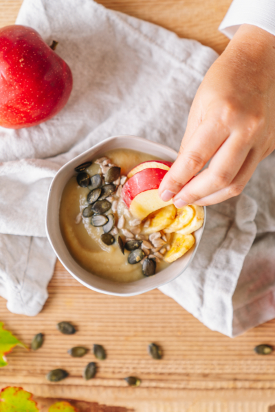 Apfelmus in Schüssel