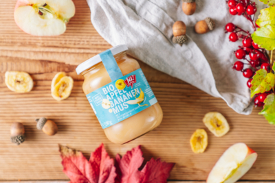 Ein Glas Ja! Natürlich Bio-Apfel-Bananenmus.