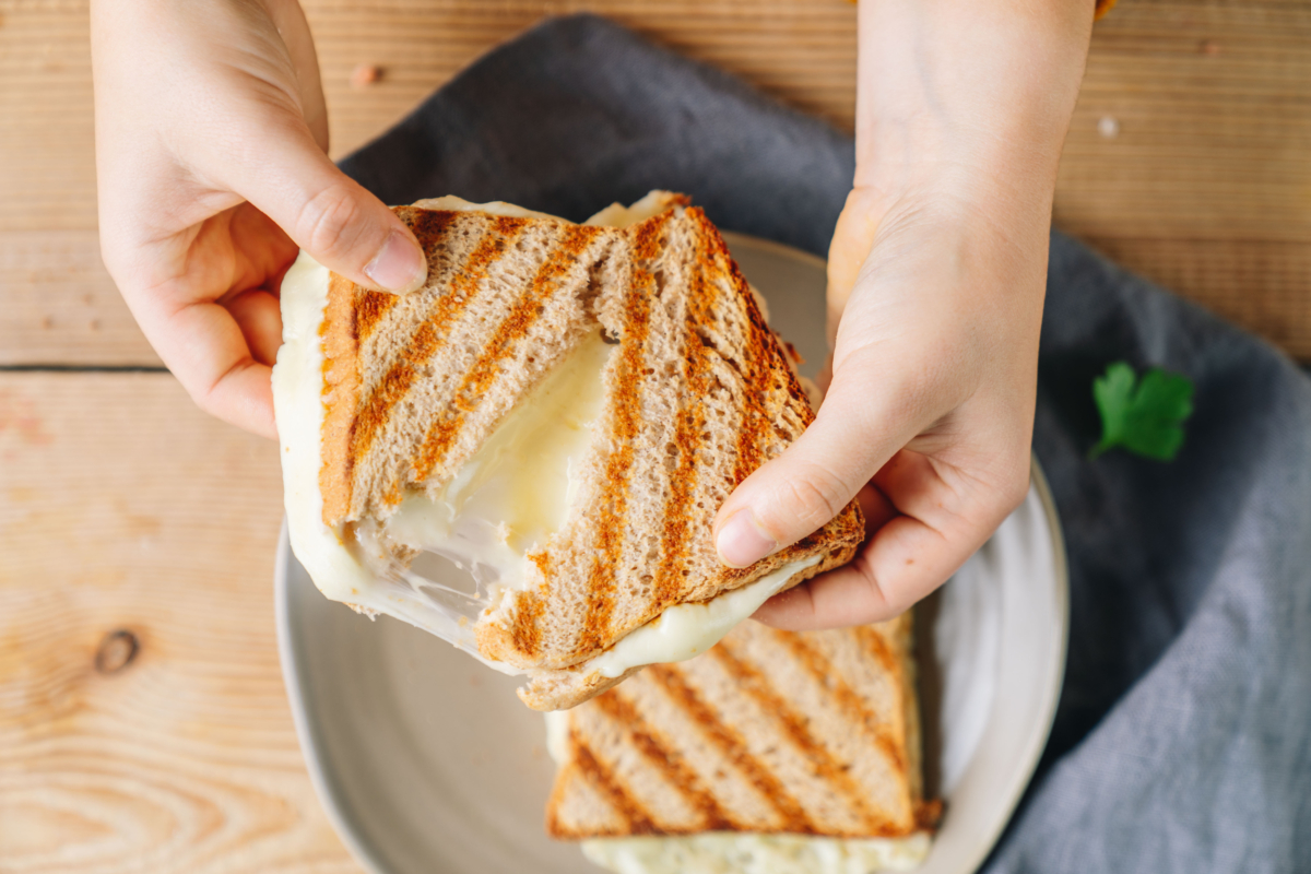 geschmolzen in einem herzhaften Käse-Toast
